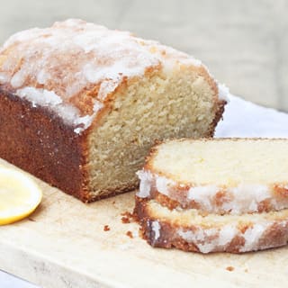 Lemon drizzle cake