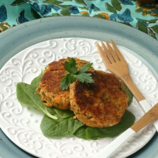 {Paleo} Weeknight Salmon Cakes