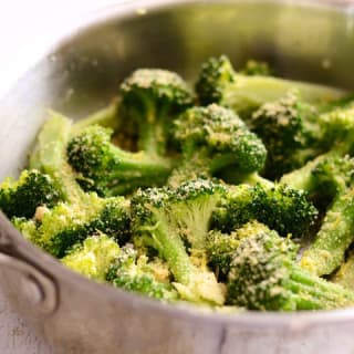 Quick Garlic Parmesan Broccoli