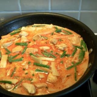 Gaeng Phed Gai (Red Curry Chicken)