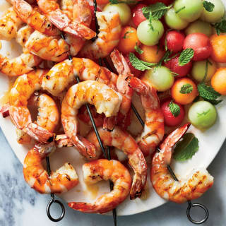 Skinnytaste&#x27;s Shrimp Kebabs with Mint and Melon Salad Is the Ultimate 