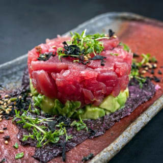 Tartare di tonno e avocado: la ricetta dell'antipasto fresco e raffinato