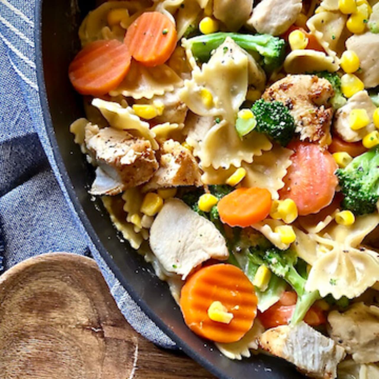 Garlic Veggie Pasta with Chicken