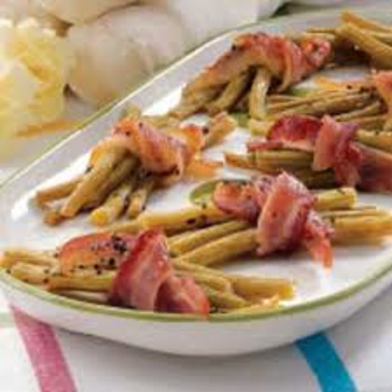 green beans wrapped in bacon with italian dressing Bacon-Wrapped Green Bean Bundles with Homemade Catalina Dressing