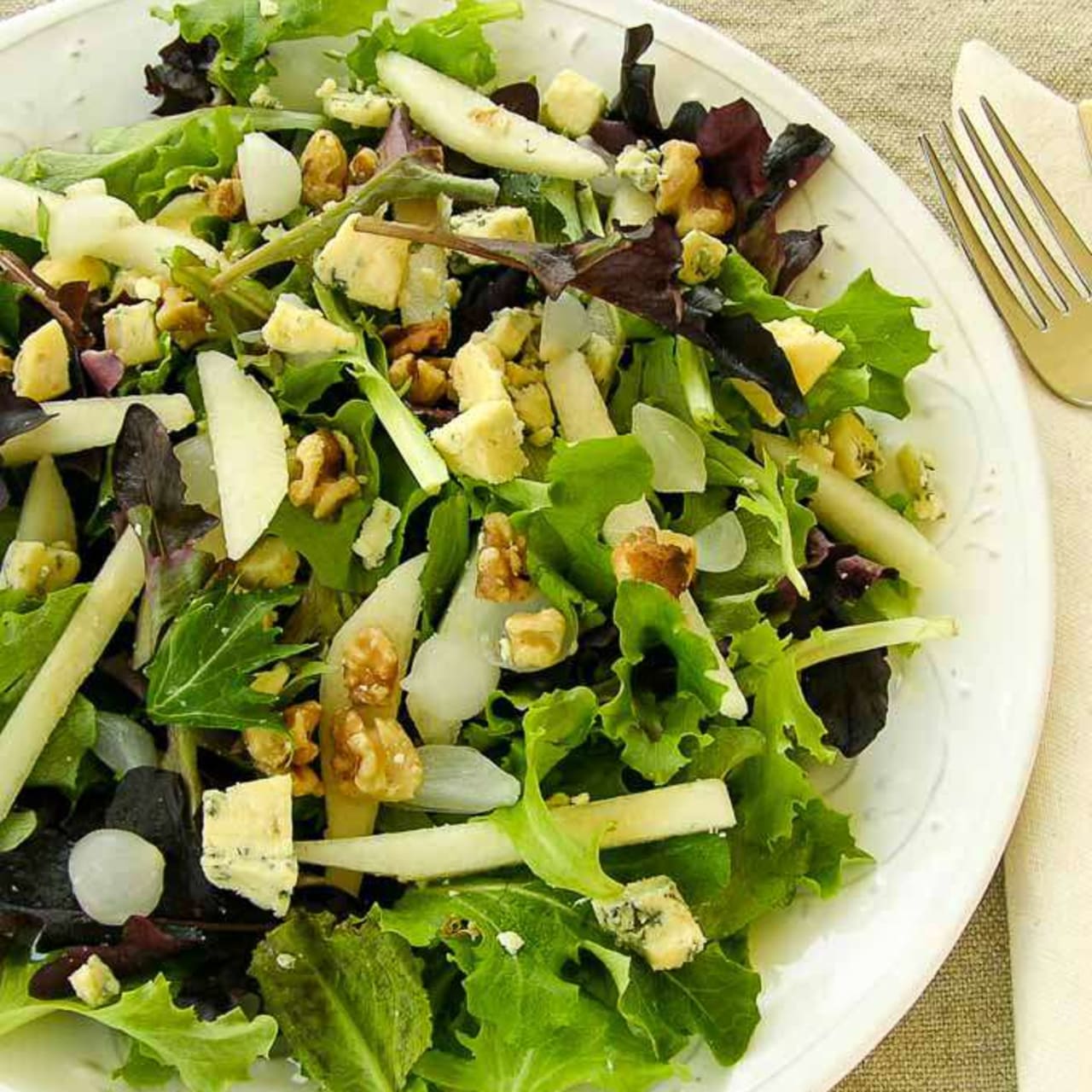 Salad with Pears, Stilton and Walnut Oil Vinaigrette