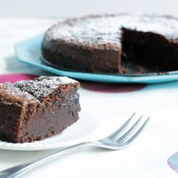 2-Ingredient Nutella Cake