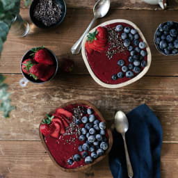 4 Ingredient Berry Vegan Smoothie Bowl