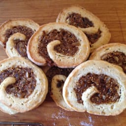 Anise-Scented Fig and Date Swirls