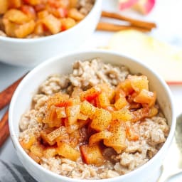 Apple Cinnamon Oatmeal (Healthy Version)