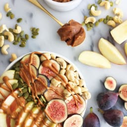 autumn-breakfast-bowl-with-pumpkin-almond-butter-1777153.jpg