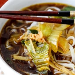 Baby Bok Choy Soup With Garlic and Ginger