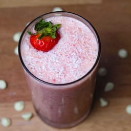 Bahama Mama Tropical Smoothie Recipe (Healthy Copycat)