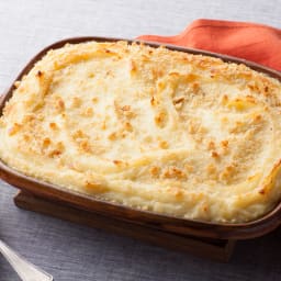 Baked Mashed Potatoes with Parmesan Cheese and Bread Crumbs