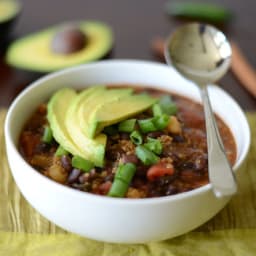 black-bean-and-quinoa-chili-1823514.jpg