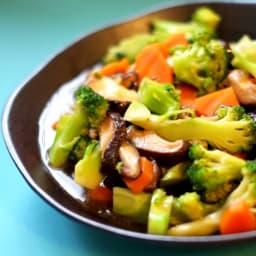 Broccoli, Carrot and Mushroom Stirfry
