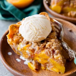 Brown Sugar Peach Crumble Pie