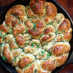 Buttered Za’atar Garlic Knots