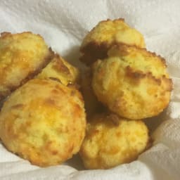 Buttery Garlic and Sharp Cheddar Biscuits - Low Carb