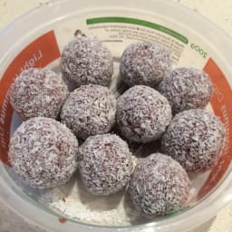 Cacao and peanut butter balls