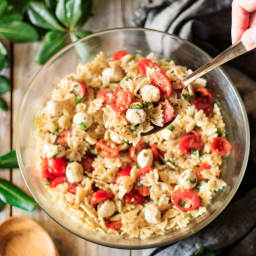 Caprese Pesto Pasta Salad