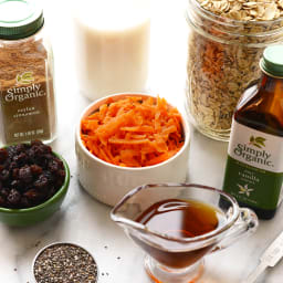 carrot-cake-overnight-oats-1595072.png