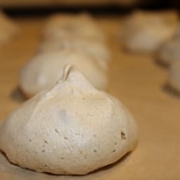 chai-spiced-meringues-with-pec-e4540c.jpg