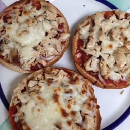 cheesy-chicken-bagel-pizzas-9.jpg