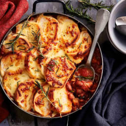 Cheesy garlic bread-topped minestrone stew