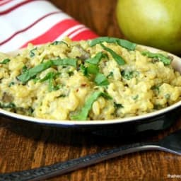 Cheesy Sprouted Brown Rice With Baby Spinach and Mushrooms [Vegan]