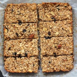 Chia, Quinoa and Banana Granola Bars