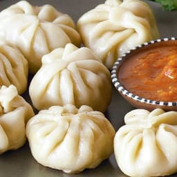 Chicken momos with tomato achar