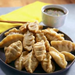 Chicken Pot Stickers with Dipping Sauce