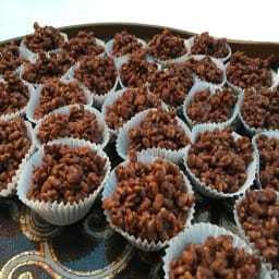 chocolate-cornflake-cakes-2e2249bab7d52ace3e6293ce.jpg