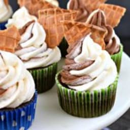 chocolate-vanilla-swirl-cupcakes-2141142.jpg