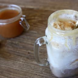 Cinnamon Salted Caramel Root Beer Floats