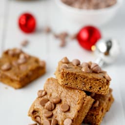 Cookie Butter Gingerbread Caramel Chip Blondies