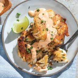 crab-cakes-with-chipotle-aioli-2812601.jpg