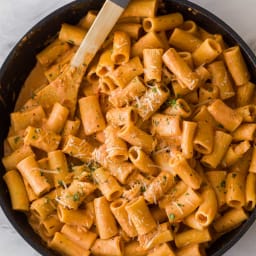 Creamy Tomato Rigatoni Pasta + VIDEO
