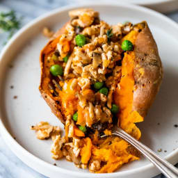 Easy Weeknight Dinner Idea! Turkey Shepherd's Pie Stuffed Sweet Potato