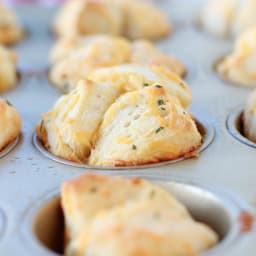 Easy Cheesy Garlic Pull Apart Biscuits