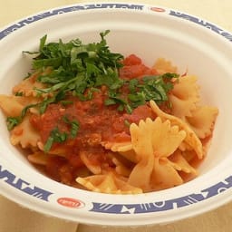 Farfalle with Fresh Tomato & Basil Sauce