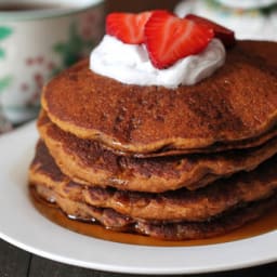 Fluffy Vegan Gingerbread Pancakes