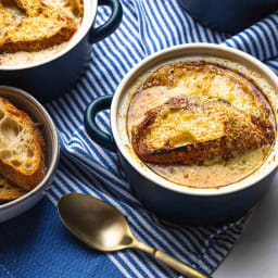 French Onion Soup (Soupe à l'Oignon Gratinée) Recipe