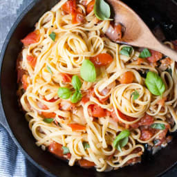 Fresh Tomato Basil Garlic Pasta