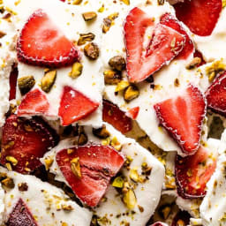 Frozen Yogurt Bark with Berries