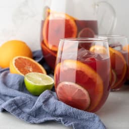 fruity-rum-red-wine-sangria-2797036.jpg