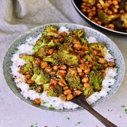 Garlic Broccoli StirFry with Chickpea