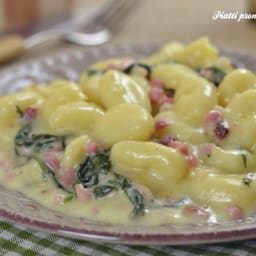Gnocchi cremosi rucola e pancetta