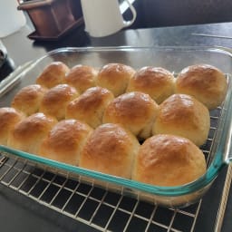 Golden Pull-apart Butter Buns