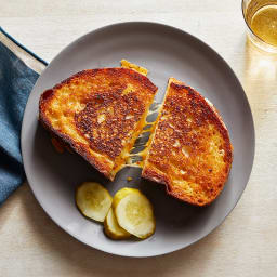 Grilled Cheddar Cheese Sandwiches with Pickles